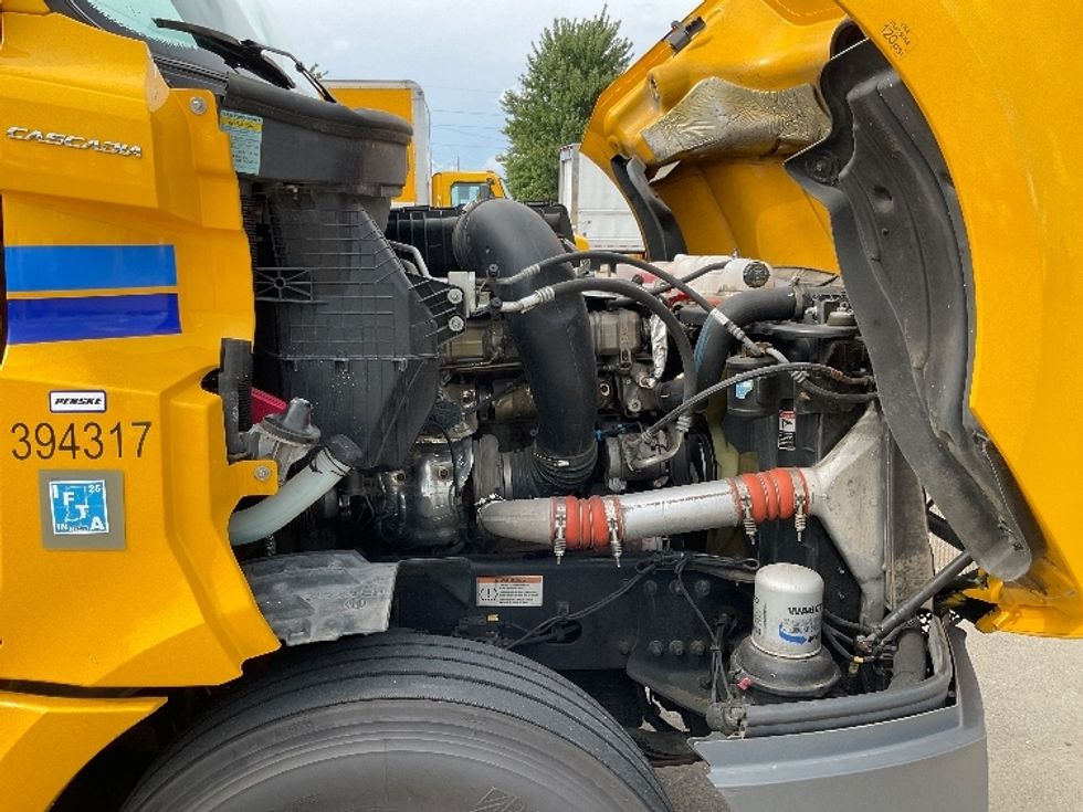 Sleeper Tractor-Heavy Duty Tractors-Freightliner-2022-T12664ST-Indianapolis-IN-439,756\n\t\tmiles-$ 70,250 - Image 20