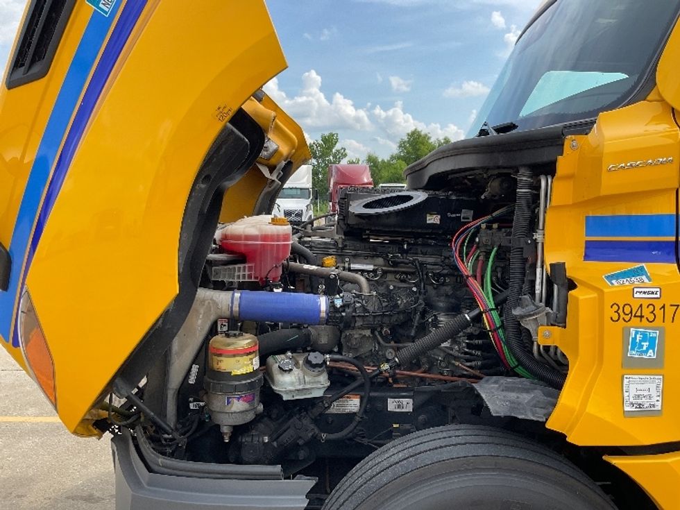 Sleeper Tractor-Heavy Duty Tractors-Freightliner-2022-T12664ST-Indianapolis-IN-439,756\n\t\tmiles-$ 70,250 - Image 21