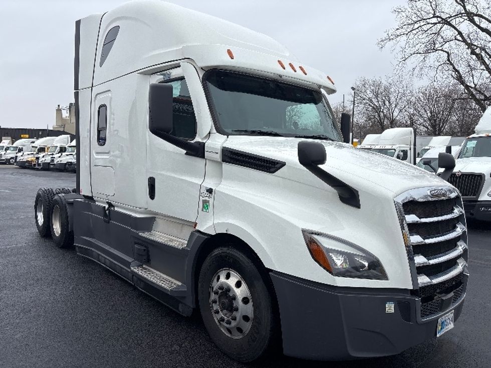 Sleeper Tractor-Heavy Duty Tractors-Freightliner-2022-T12664ST-Indianapolis-IN-461,778\n\t\tmiles-$ 70,500 - Image 1