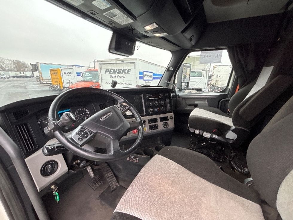 Sleeper Tractor-Heavy Duty Tractors-Freightliner-2022-T12664ST-Indianapolis-IN-461,778\n\t\tmiles-$ 70,500 - Image 10