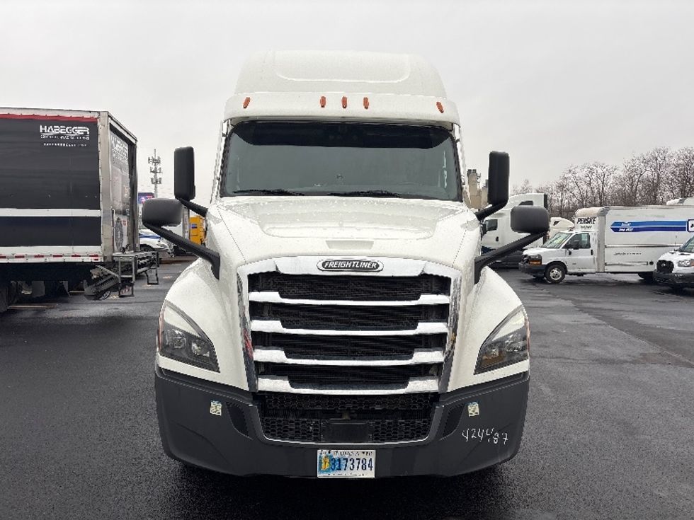 Sleeper Tractor-Heavy Duty Tractors-Freightliner-2022-T12664ST-Indianapolis-IN-461,778\n\t\tmiles-$ 70,500 - Image 2
