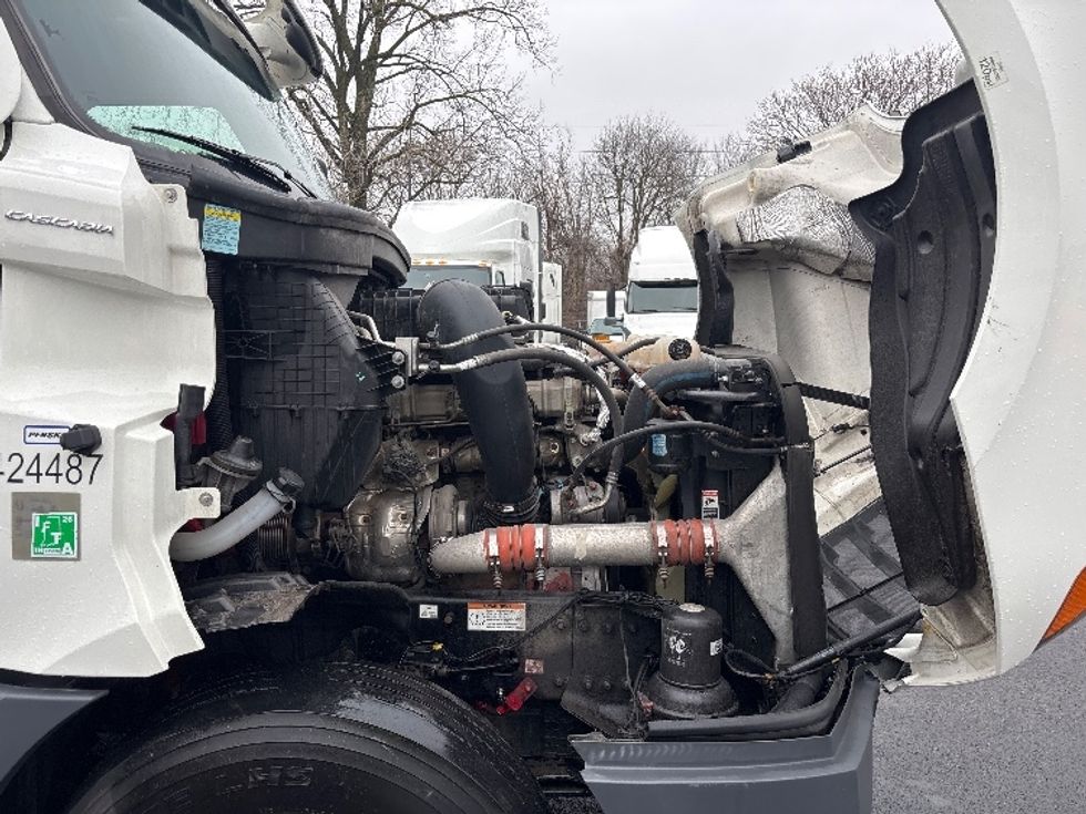 Sleeper Tractor-Heavy Duty Tractors-Freightliner-2022-T12664ST-Indianapolis-IN-461,778\n\t\tmiles-$ 70,500 - Image 20