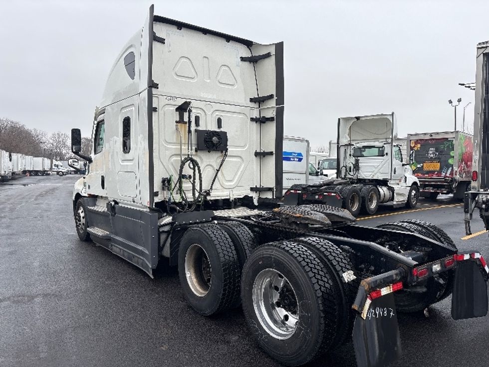 Sleeper Tractor-Heavy Duty Tractors-Freightliner-2022-T12664ST-Indianapolis-IN-461,778\n\t\tmiles-$ 70,500 - Image 5