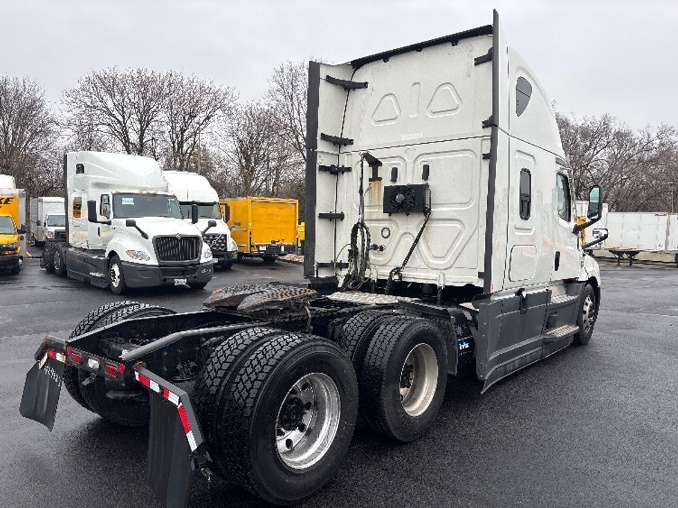 Sleeper Tractor-Heavy Duty Tractors-Freightliner-2022-T12664ST-Indianapolis-IN-461,778\n\t\tmiles-$ 70,500 - Image 7