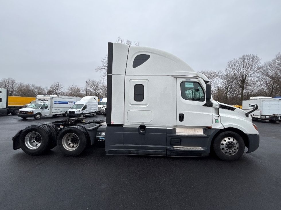 Sleeper Tractor-Heavy Duty Tractors-Freightliner-2022-T12664ST-Indianapolis-IN-461,778\n\t\tmiles-$ 70,500 - Image 8