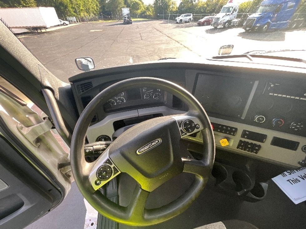 Sleeper Tractor-Heavy Duty Tractors-Freightliner-2022-T12664ST-Indianapolis-IN-467,587\n\t\tmiles-$ 71,750 - Image 11