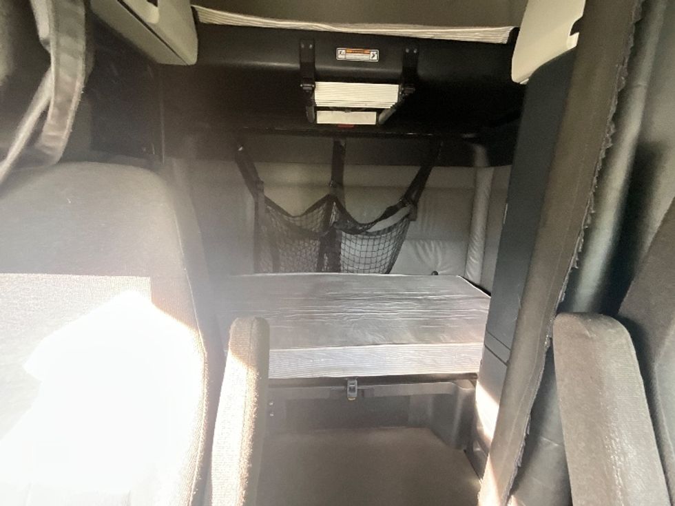 Sleeper Tractor-Heavy Duty Tractors-Freightliner-2022-T12664ST-Indianapolis-IN-467,587\n\t\tmiles-$ 71,750 - Image 16