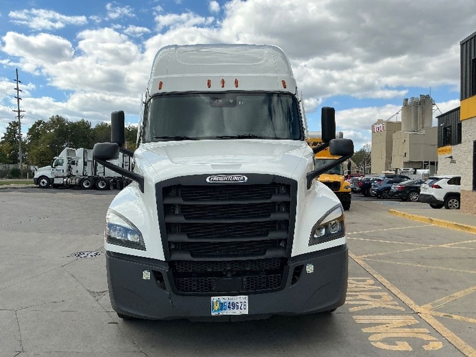 Sleeper Tractor-Heavy Duty Tractors-Freightliner-2022-T12664ST-Indianapolis-IN-467,587\n\t\tmiles-$ 71,750 - Image 2