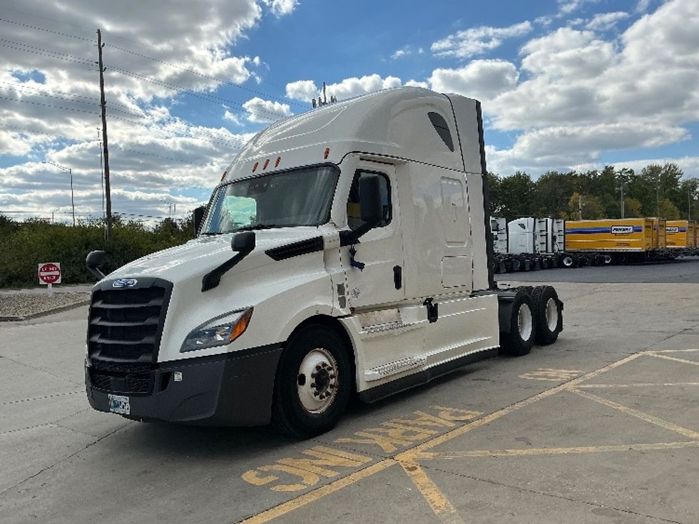 Sleeper Tractor-Heavy Duty Tractors-Freightliner-2022-T12664ST-Indianapolis-IN-467,587\n\t\tmiles-$ 71,750 - Image 3