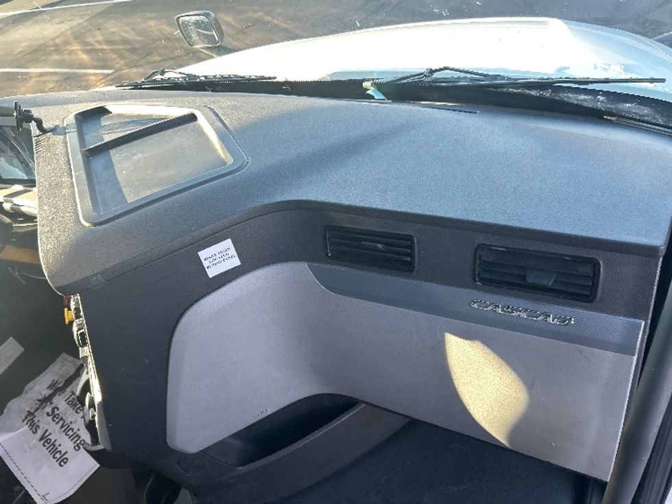 Sleeper Tractor-Heavy Duty Tractors-Freightliner-2022-T12664ST-Indianapolis-IN-479,920\n\t\tmiles-$ 68,750 - Image 14