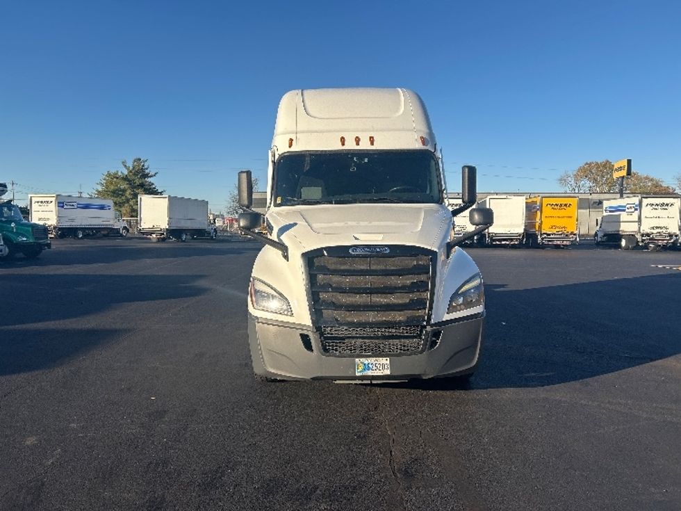 Sleeper Tractor-Heavy Duty Tractors-Freightliner-2022-T12664ST-Indianapolis-IN-479,920\n\t\tmiles-$ 68,750 - Image 2