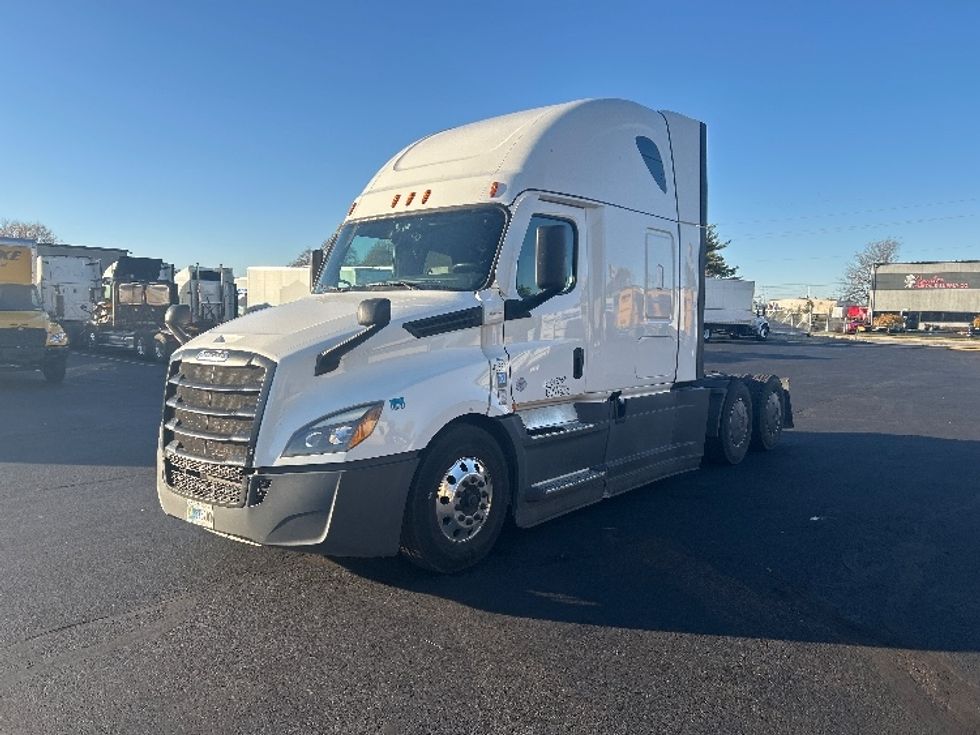 Sleeper Tractor-Heavy Duty Tractors-Freightliner-2022-T12664ST-Indianapolis-IN-479,920\n\t\tmiles-$ 68,750 - Image 3