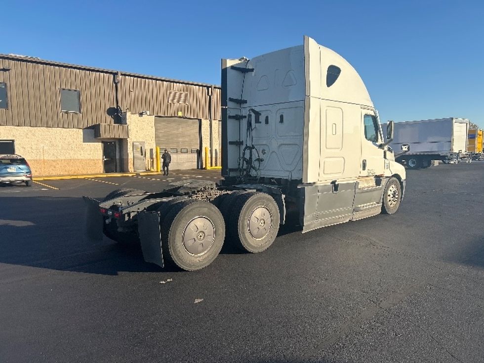 Sleeper Tractor-Heavy Duty Tractors-Freightliner-2022-T12664ST-Indianapolis-IN-479,920\n\t\tmiles-$ 68,750 - Image 7