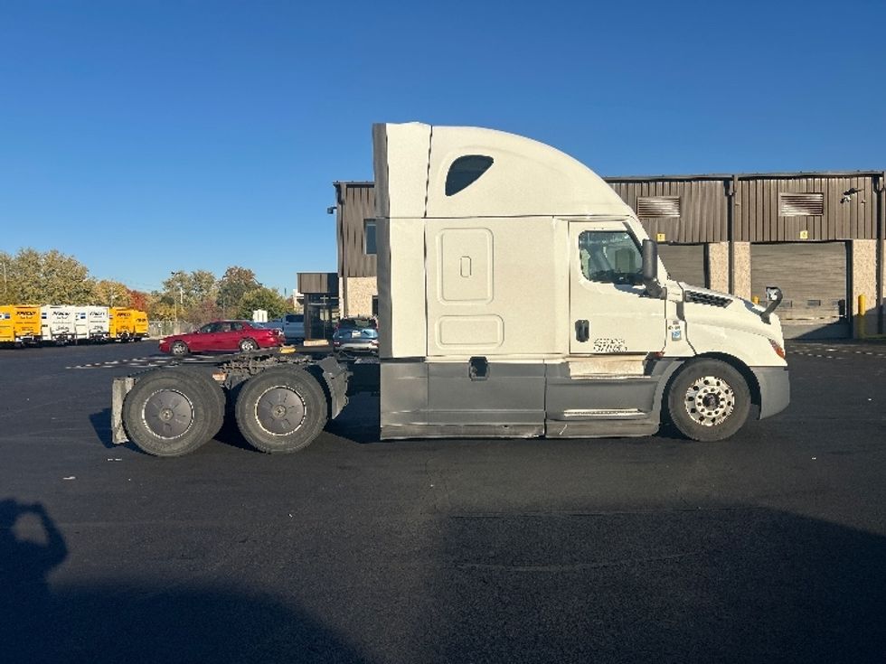 Sleeper Tractor-Heavy Duty Tractors-Freightliner-2022-T12664ST-Indianapolis-IN-479,920\n\t\tmiles-$ 68,750 - Image 8