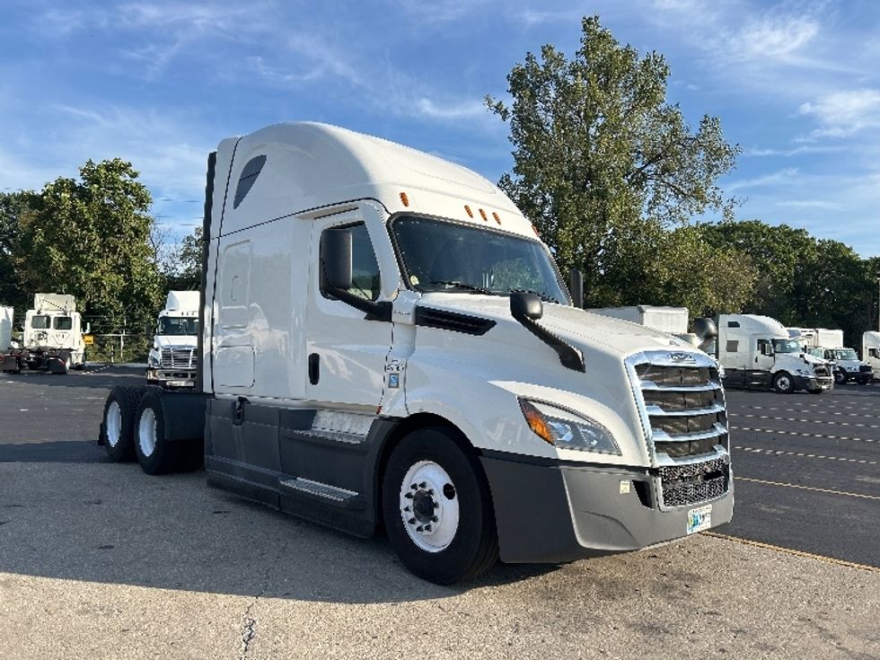 Sleeper Tractor-Heavy Duty Tractors-Freightliner-2022-T12664ST-Indianapolis-IN-485,410\n\t\tmiles-$ 75,500 - Image 1