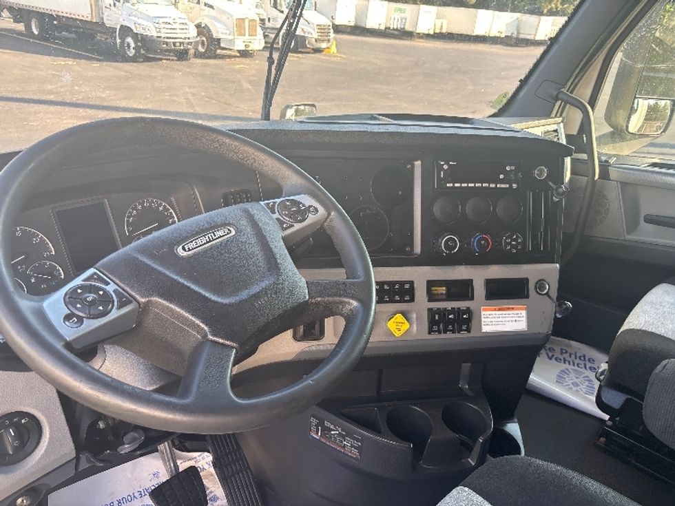 Sleeper Tractor-Heavy Duty Tractors-Freightliner-2022-T12664ST-Indianapolis-IN-485,410\n\t\tmiles-$ 75,500 - Image 10