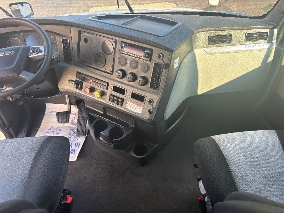 Sleeper Tractor-Heavy Duty Tractors-Freightliner-2022-T12664ST-Indianapolis-IN-485,410\n\t\tmiles-$ 75,500 - Image 12