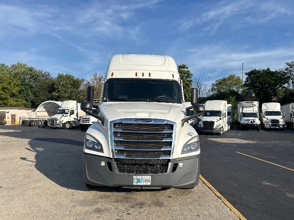 Sleeper Tractor-Heavy Duty Tractors-Freightliner-2022-T12664ST-Indianapolis-IN-485,410\n\t\tmiles-$ 75,500 - Image 2