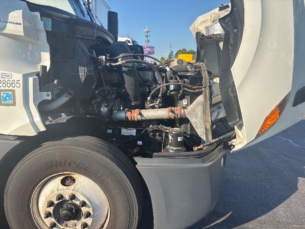 Sleeper Tractor-Heavy Duty Tractors-Freightliner-2022-T12664ST-Indianapolis-IN-485,410\n\t\tmiles-$ 75,500 - Image 20