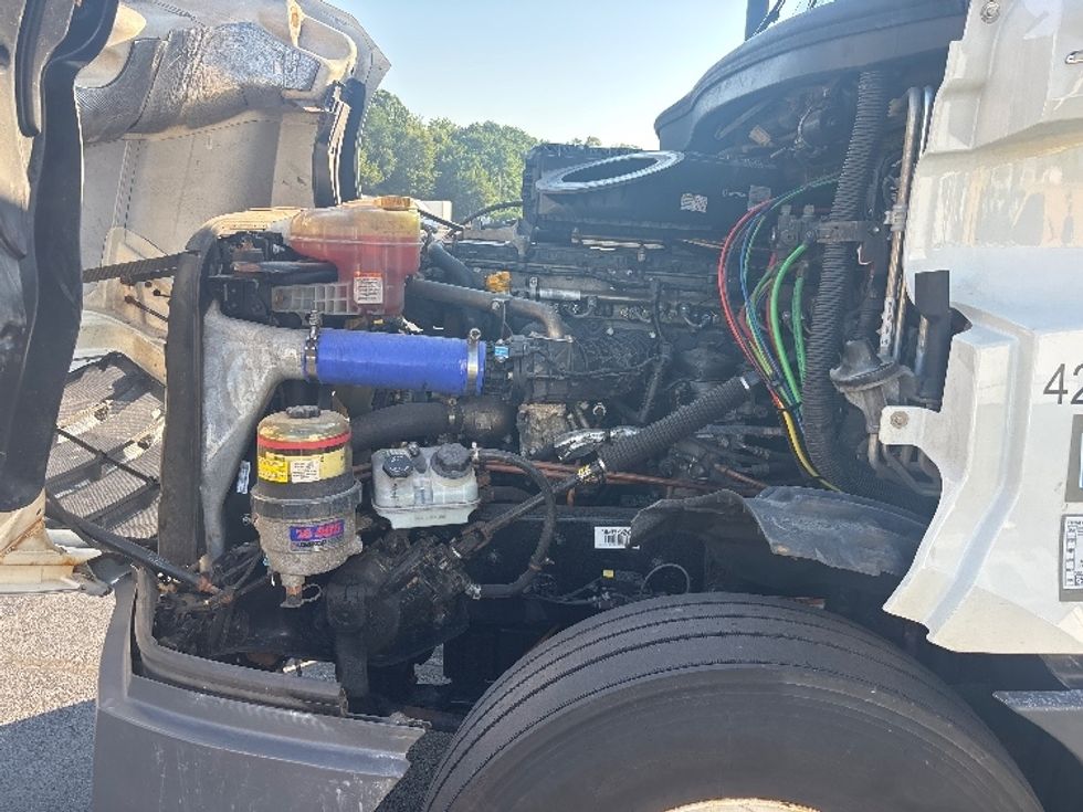 Sleeper Tractor-Heavy Duty Tractors-Freightliner-2022-T12664ST-Indianapolis-IN-485,410\n\t\tmiles-$ 75,500 - Image 21