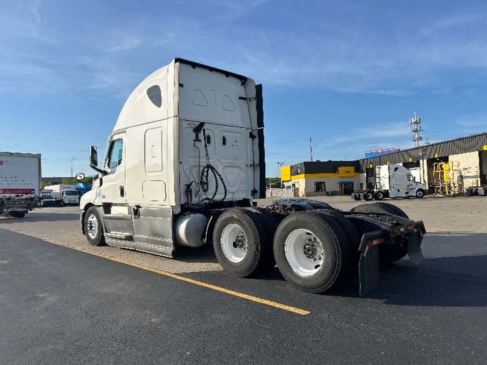 Sleeper Tractor-Heavy Duty Tractors-Freightliner-2022-T12664ST-Indianapolis-IN-485,410\n\t\tmiles-$ 75,500 - Image 5