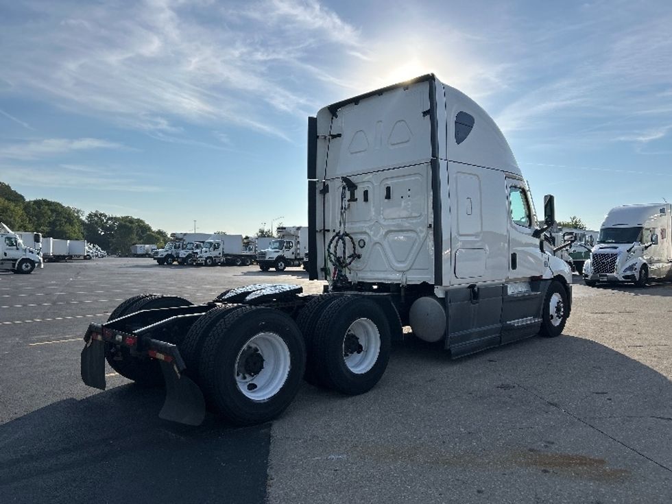 Sleeper Tractor-Heavy Duty Tractors-Freightliner-2022-T12664ST-Indianapolis-IN-485,410\n\t\tmiles-$ 75,500 - Image 7