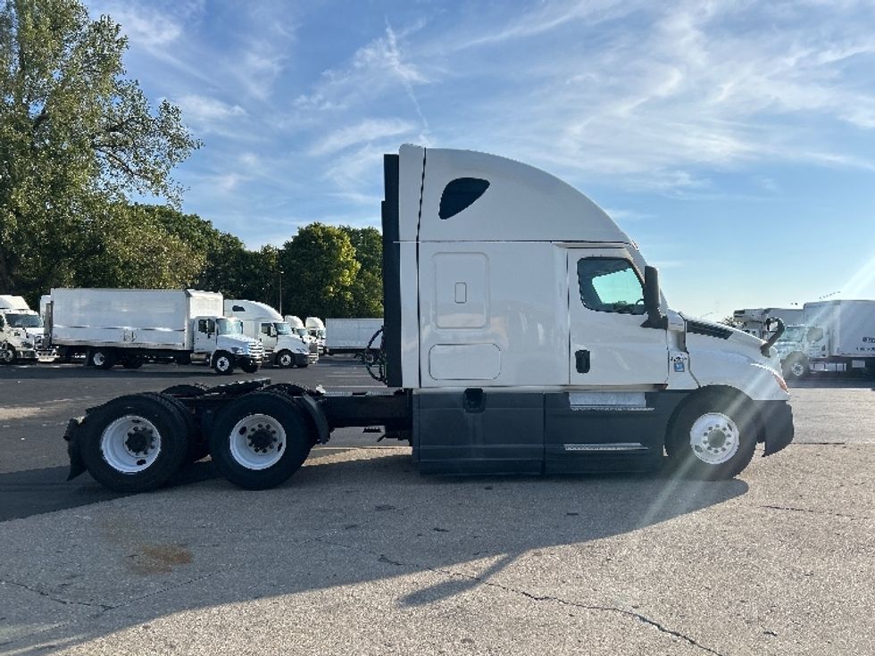 Sleeper Tractor-Heavy Duty Tractors-Freightliner-2022-T12664ST-Indianapolis-IN-485,410\n\t\tmiles-$ 75,500 - Image 8
