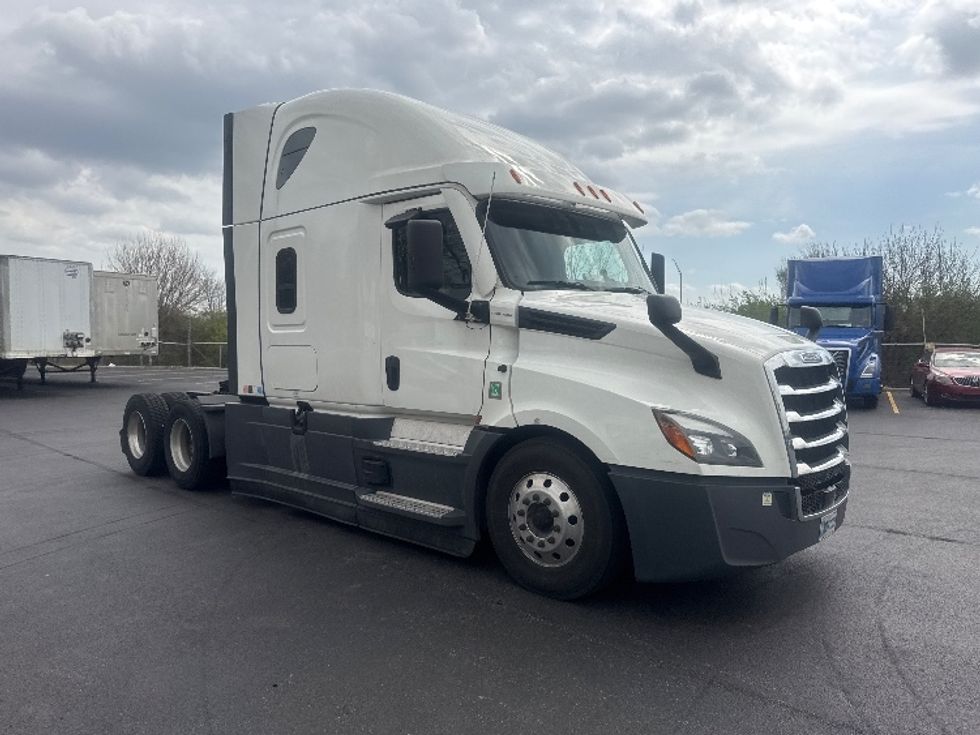 Sleeper Tractor-Heavy Duty Tractors-Freightliner-2022-T12664ST-Indianapolis-IN-485,584\n\t\tmiles-$ 66,750 - Image 1