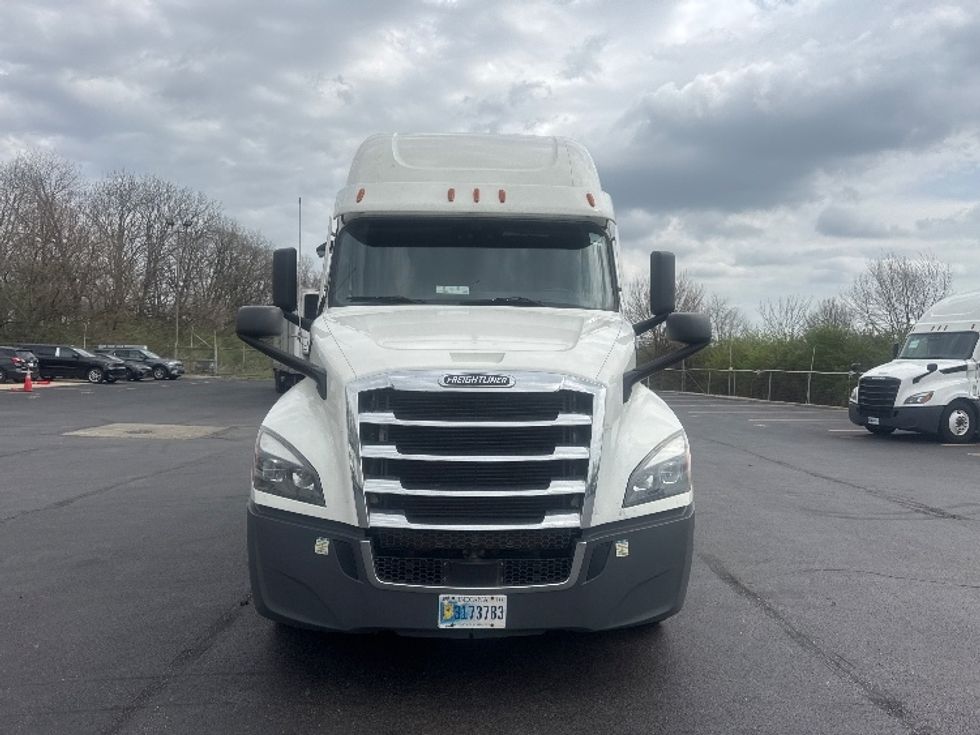 Sleeper Tractor-Heavy Duty Tractors-Freightliner-2022-T12664ST-Indianapolis-IN-485,584\n\t\tmiles-$ 66,750 - Image 2