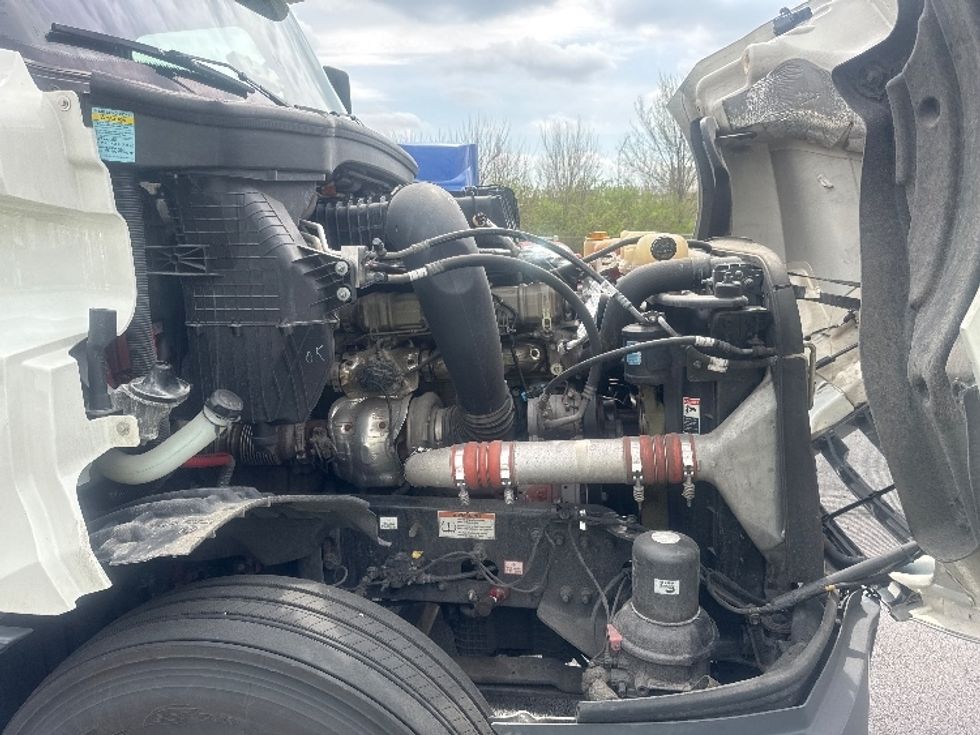 Sleeper Tractor-Heavy Duty Tractors-Freightliner-2022-T12664ST-Indianapolis-IN-485,584\n\t\tmiles-$ 66,750 - Image 20