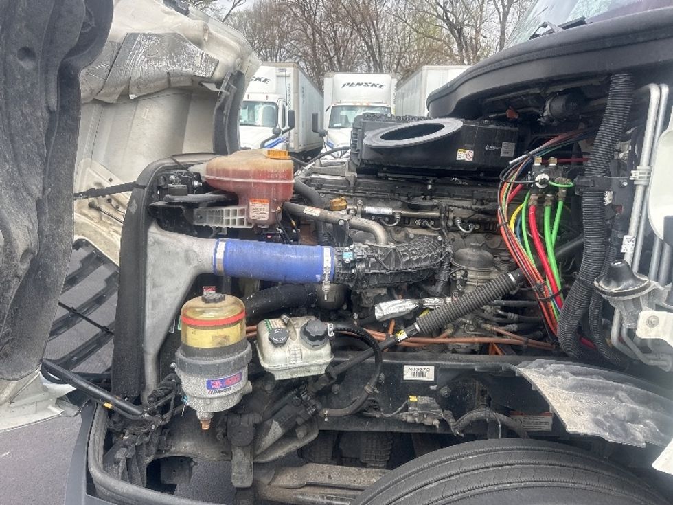 Sleeper Tractor-Heavy Duty Tractors-Freightliner-2022-T12664ST-Indianapolis-IN-485,584\n\t\tmiles-$ 66,750 - Image 21