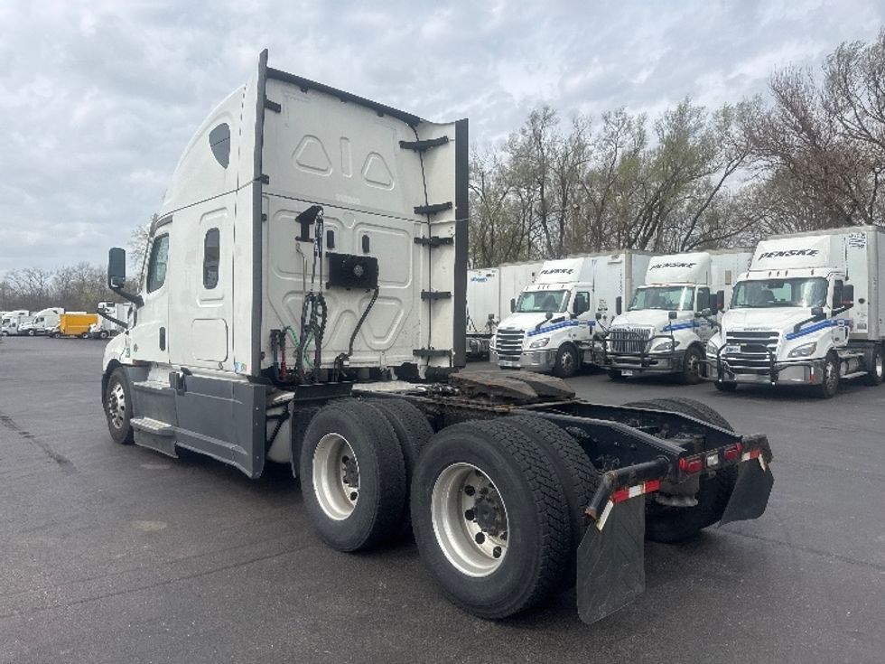 Sleeper Tractor-Heavy Duty Tractors-Freightliner-2022-T12664ST-Indianapolis-IN-485,584\n\t\tmiles-$ 66,750 - Image 5