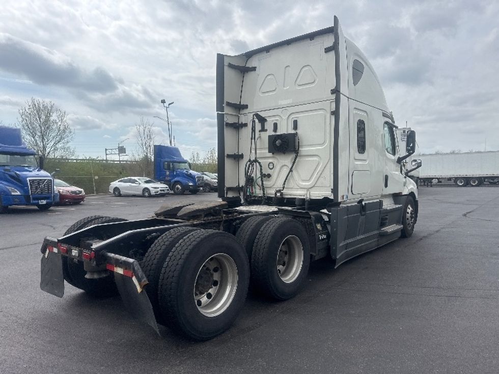 Sleeper Tractor-Heavy Duty Tractors-Freightliner-2022-T12664ST-Indianapolis-IN-485,584\n\t\tmiles-$ 66,750 - Image 7