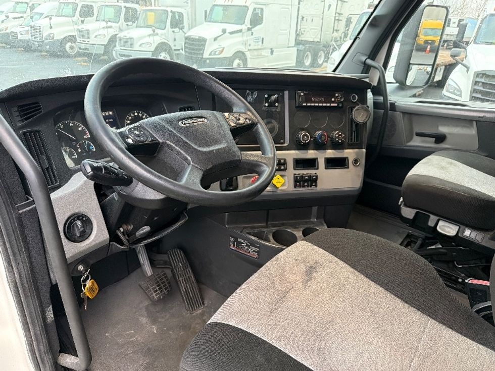 Sleeper Tractor-Heavy Duty Tractors-Freightliner-2022-T12664ST-Indianapolis-IN-491,879\n\t\tmiles-$ 66,000 - Image 10