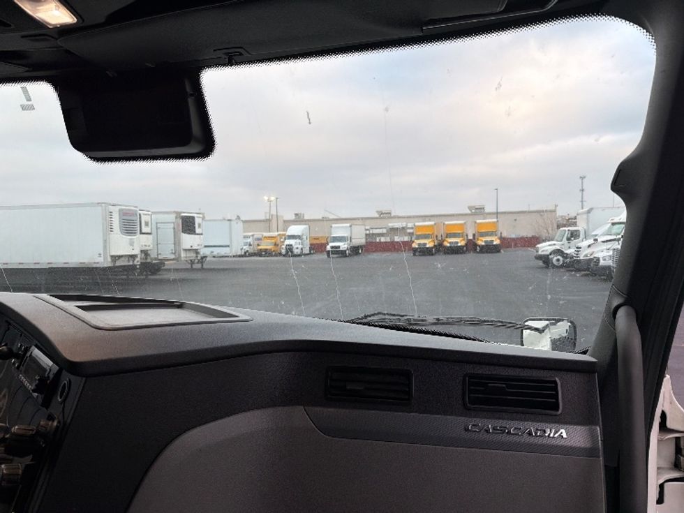 Sleeper Tractor-Heavy Duty Tractors-Freightliner-2022-T12664ST-Indianapolis-IN-491,879\n\t\tmiles-$ 66,000 - Image 14