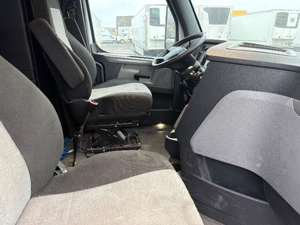 Sleeper Tractor-Heavy Duty Tractors-Freightliner-2022-T12664ST-Indianapolis-IN-491,879\n\t\tmiles-$ 66,000 - Image 15