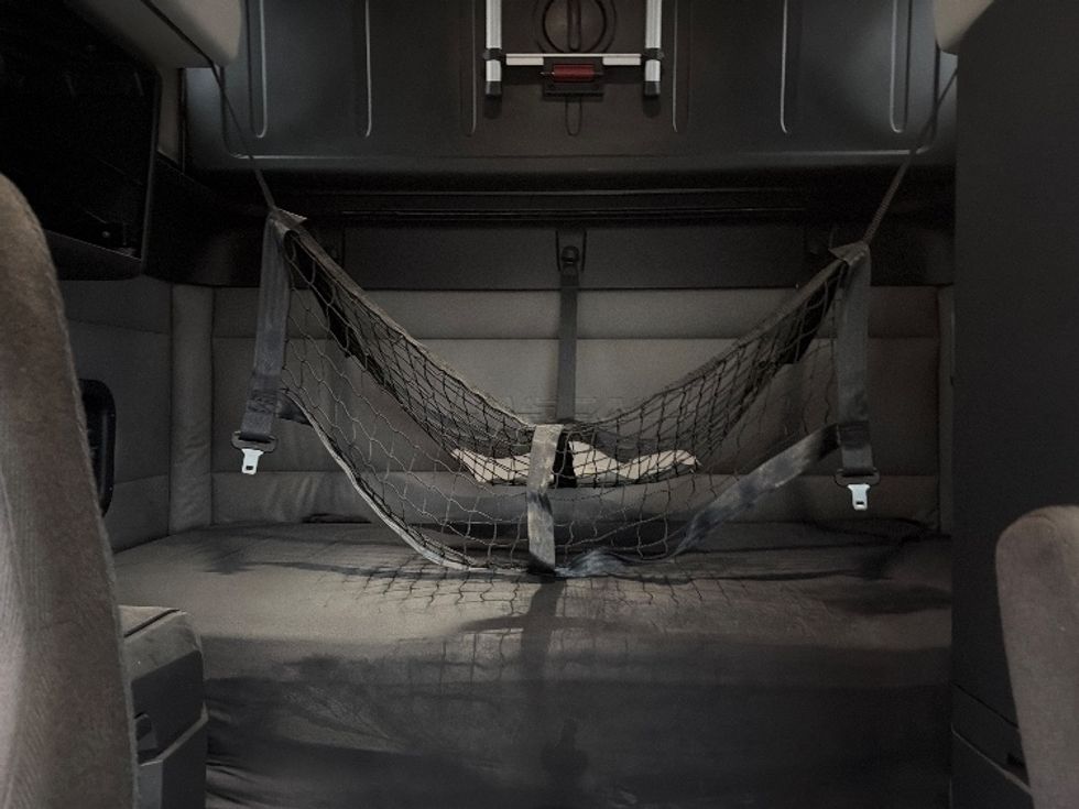 Sleeper Tractor-Heavy Duty Tractors-Freightliner-2022-T12664ST-Indianapolis-IN-491,879\n\t\tmiles-$ 66,000 - Image 16