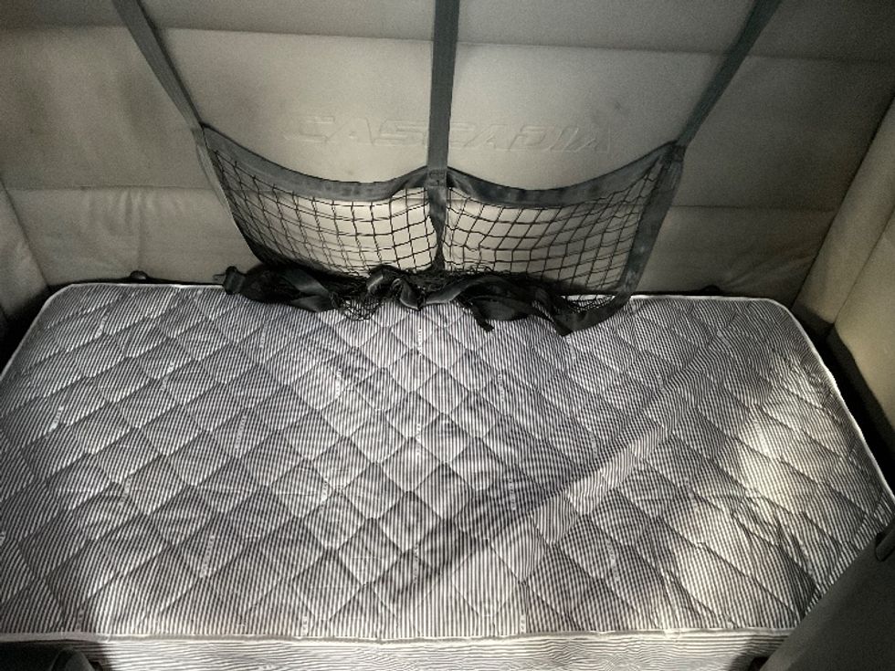 Sleeper Tractor-Heavy Duty Tractors-Freightliner-2022-T12664ST-Indianapolis-IN-491,879\n\t\tmiles-$ 66,000 - Image 17