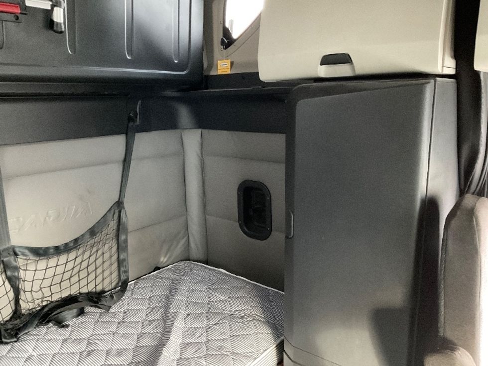 Sleeper Tractor-Heavy Duty Tractors-Freightliner-2022-T12664ST-Indianapolis-IN-491,879\n\t\tmiles-$ 66,000 - Image 18