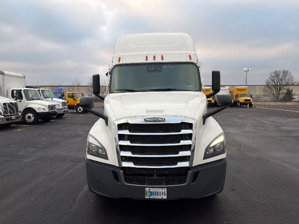 Sleeper Tractor-Heavy Duty Tractors-Freightliner-2022-T12664ST-Indianapolis-IN-491,879\n\t\tmiles-$ 66,000 - Image 2