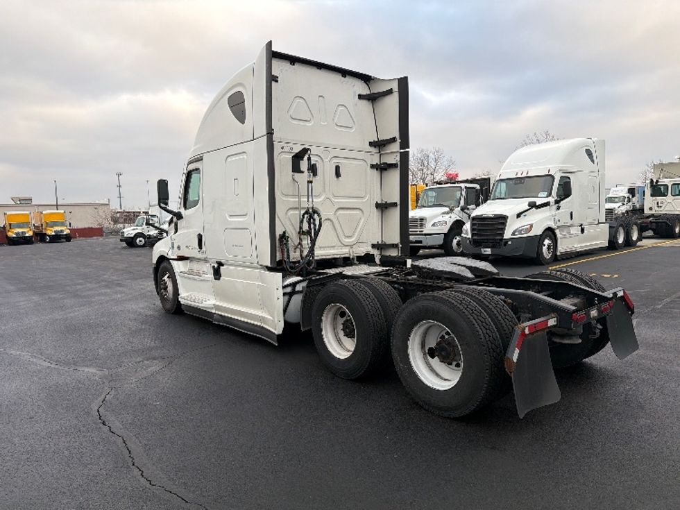 Sleeper Tractor-Heavy Duty Tractors-Freightliner-2022-T12664ST-Indianapolis-IN-491,879\n\t\tmiles-$ 66,000 - Image 5