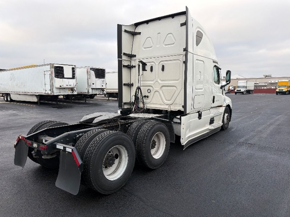 Sleeper Tractor-Heavy Duty Tractors-Freightliner-2022-T12664ST-Indianapolis-IN-491,879\n\t\tmiles-$ 66,000 - Image 7