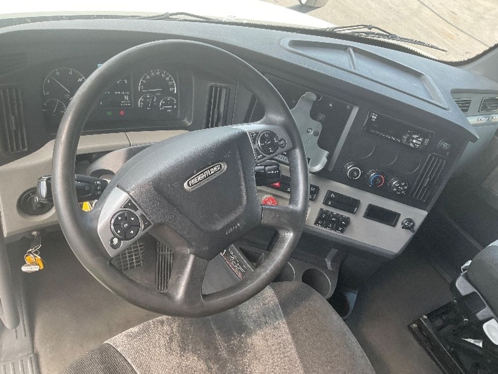 Sleeper Tractor-Heavy Duty Tractors-Freightliner-2022-T12664ST-Indianapolis-IN-494,739\n\t\tmiles-$ 69,000 - Image 10