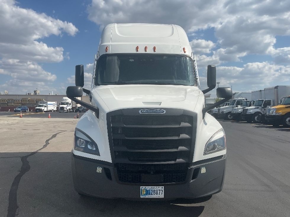 Sleeper Tractor-Heavy Duty Tractors-Freightliner-2022-T12664ST-Indianapolis-IN-494,739\n\t\tmiles-$ 69,000 - Image 2