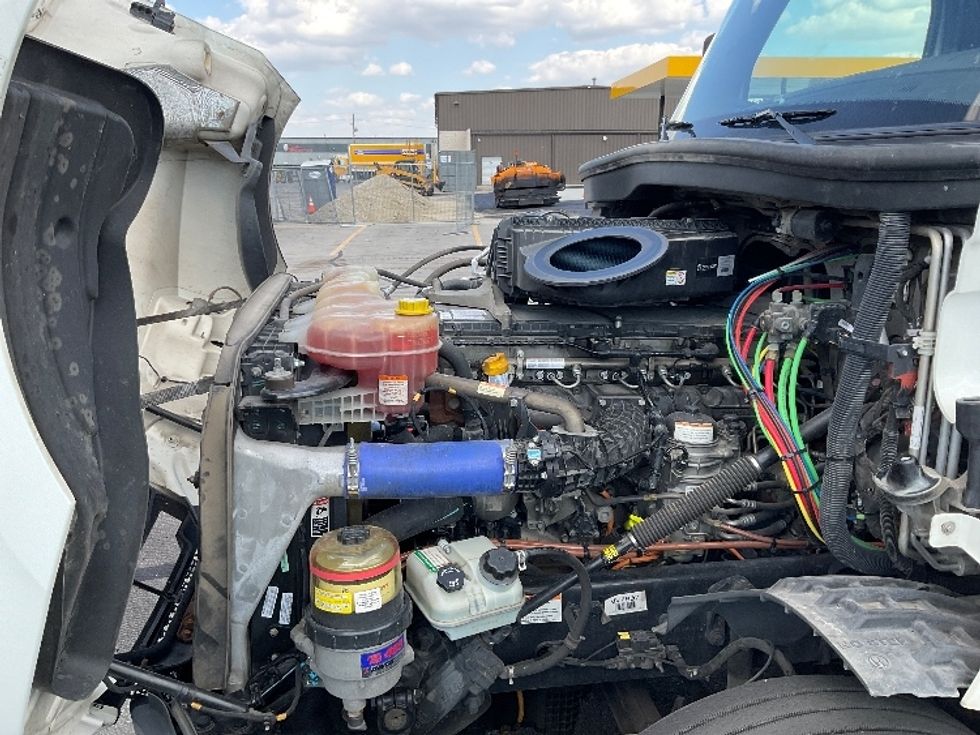 Sleeper Tractor-Heavy Duty Tractors-Freightliner-2022-T12664ST-Indianapolis-IN-494,739\n\t\tmiles-$ 69,000 - Image 21