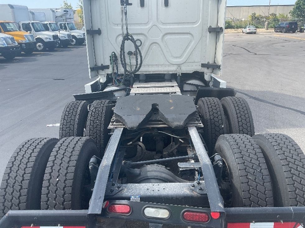 Sleeper Tractor-Heavy Duty Tractors-Freightliner-2022-T12664ST-Indianapolis-IN-494,739\n\t\tmiles-$ 69,000 - Image 6