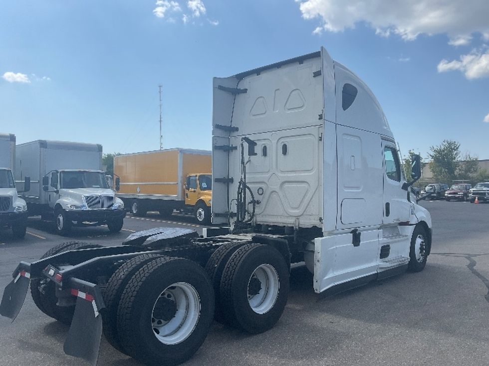 Sleeper Tractor-Heavy Duty Tractors-Freightliner-2022-T12664ST-Indianapolis-IN-494,739\n\t\tmiles-$ 69,000 - Image 7