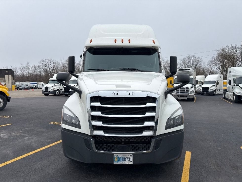 Sleeper Tractor-Heavy Duty Tractors-Freightliner-2022-T12664ST-Indianapolis-IN-498,851\n\t\tmiles-$ 60,750 - Image 2