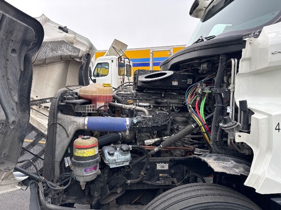 Sleeper Tractor-Heavy Duty Tractors-Freightliner-2022-T12664ST-Indianapolis-IN-498,851\n\t\tmiles-$ 60,750 - Image 21