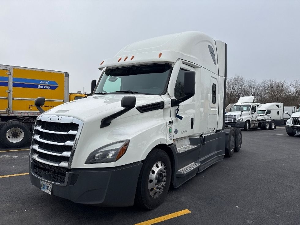 Sleeper Tractor-Heavy Duty Tractors-Freightliner-2022-T12664ST-Indianapolis-IN-498,851\n\t\tmiles-$ 60,750 - Image 3